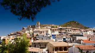 Este es el pueblo de Alicante perfecto para una escapada: un viaje entre pozas, cascadas y gargantas