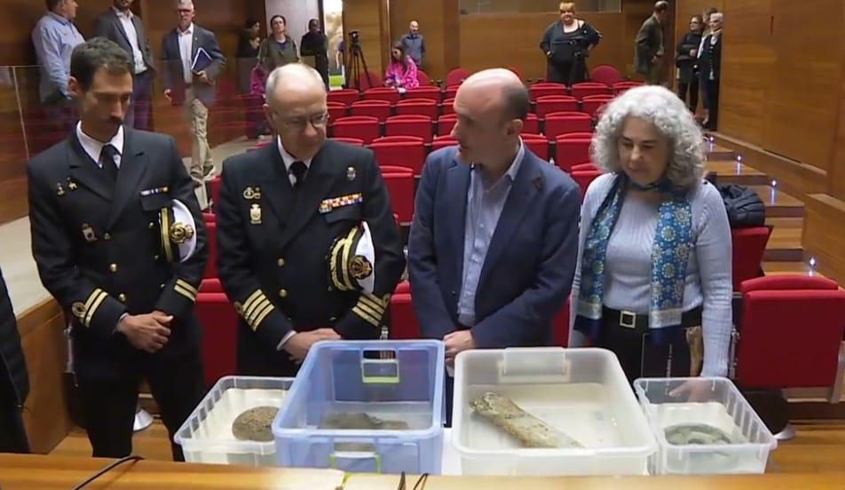 Acto de entrega de las piezas al Museo Arqueológico de Asturias                                                                                                       Foto: Armada