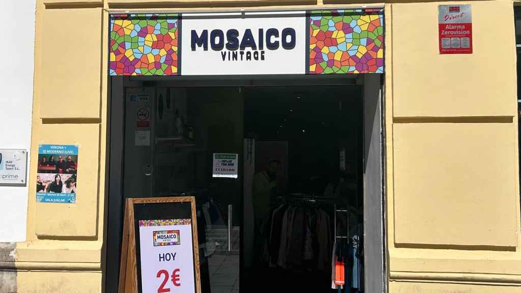 Entrada de la tienda Mosaico Vintage en la Plaza de Tirso de Molina