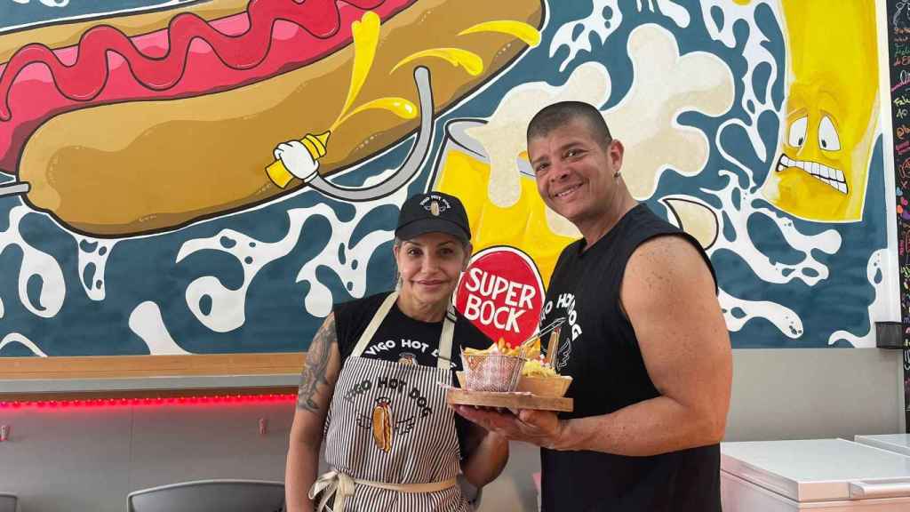 Dercia y Giancarlo en Vigo Hot Dog.