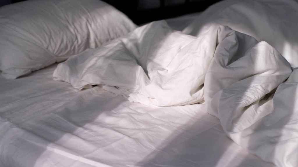 Imagen de unas sábanas en la cama.