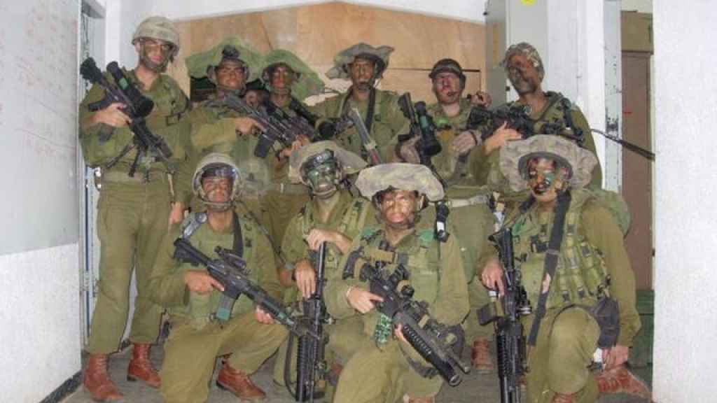 El batallón Netzah Yehuda preparándose para una incursión nocturna.