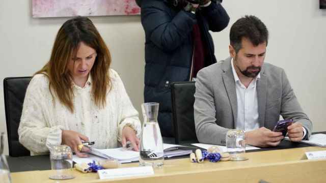 La viceportavoz del Grupo Socialista en las Cortes, Patricia Gómez Urbán, y el portavoz, Luis Tudanca, en la Junta de Portavoces de este jueves.