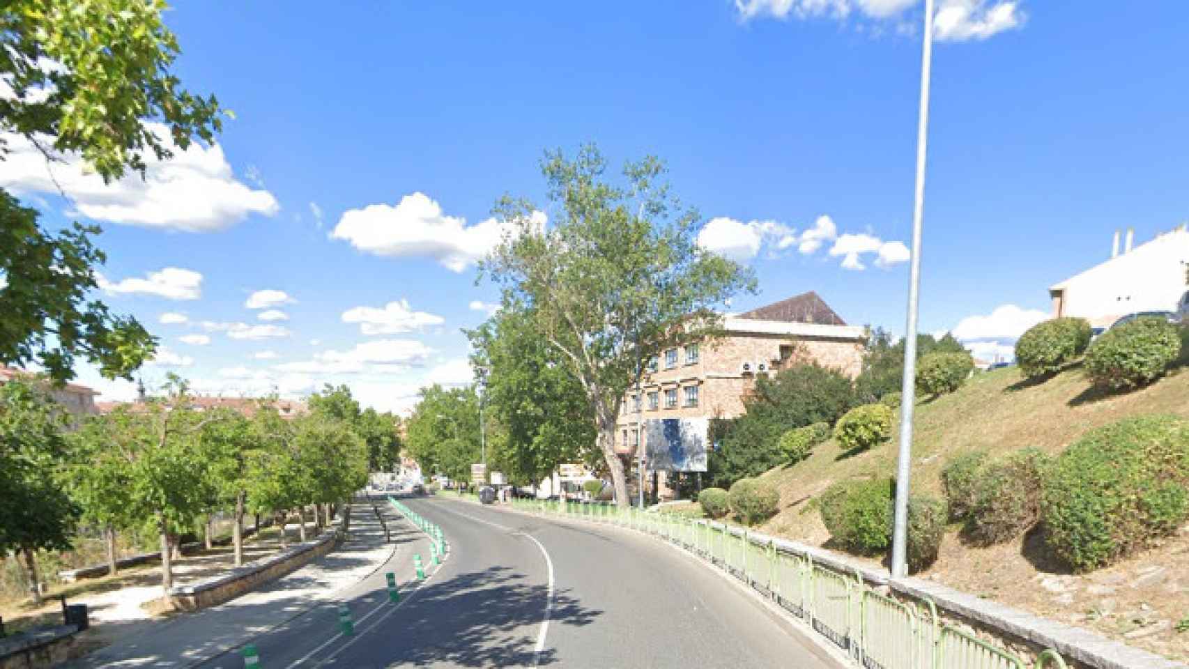 Calle de Segovia en la que ha sido hallado el cadáver de un hombre