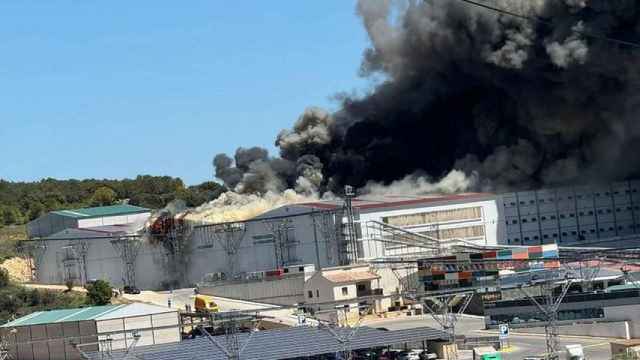 Incendio en las instalaciones de Rujamar en San Lorenzo de la Parrilla (Cuenca).