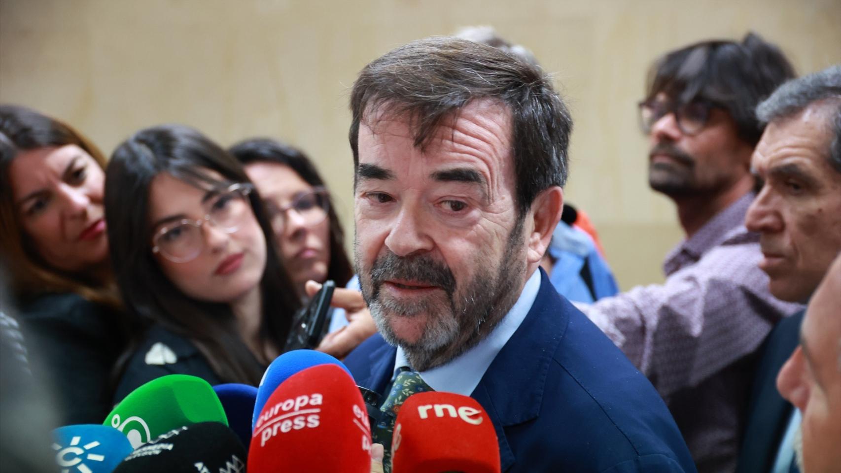 Vicente Guilarte atendiendo a los medios en Cádiz.