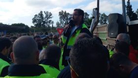 Asamblea de los trabajadores de Acerinox en Cádiz, este miércoles.