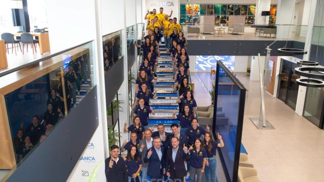 El equipo del Dépor Abanca fue recibido en las oficinas de la entidad