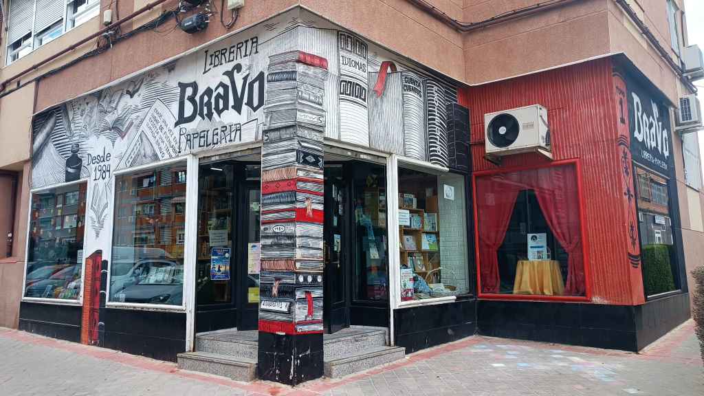 La Librería Bravo, en Fuenlabrada, donde Pedro Sánchez celebró el Día del Libro en 2023.