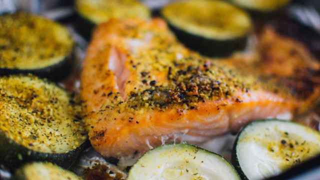 Pescados y grasas saludables son recomendables en una dieta rica en Vitamina D.
