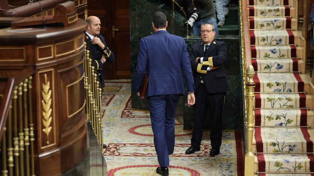 Pedro Sánchez abandona el hemiciclo del Congreso de los Diputados, este miércoles tras la sesión de control.