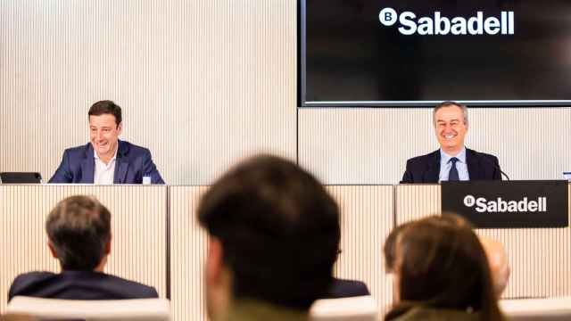 Leopoldo Alvear, director financiero de Sabadell, junto a César González-Bueno, CEO de la entidad, el jueves durante la presentación de resultados del primer trimestre.