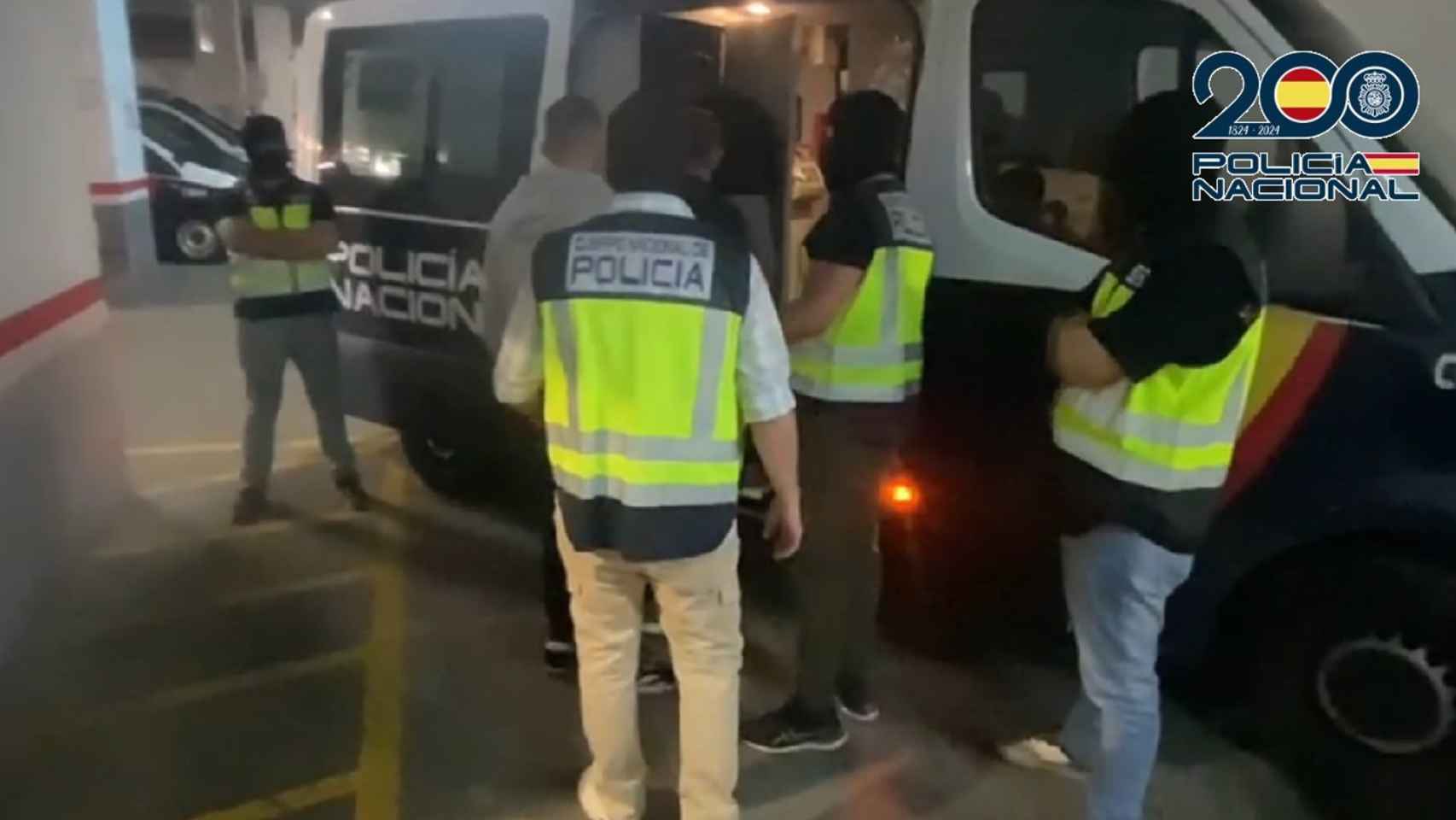 Cinco detenidos por agredir e insultos racistas a un hombre en el aeropuerto de Málaga.