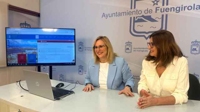Un momento de la presentación de la plataforma con la alcaldesa de Fuengirola Ana Mula
