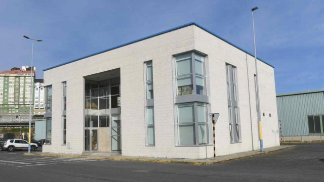 Edificio previsto para instalar la cafetería en el muelle de Oza.