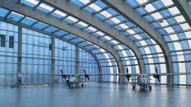 Hangar de Indra en el aeródromo de Rozas (Lugo).