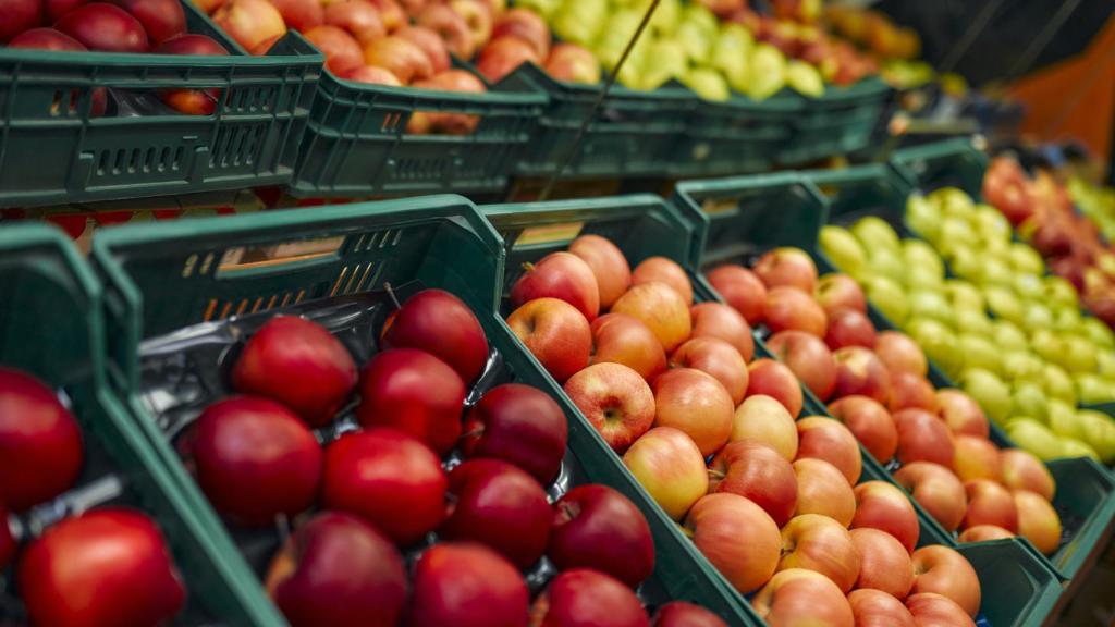 Imagen de la sección frutería de un supermercado.