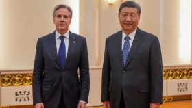 El secretario de Estado estadounidense, Antony Blinken, y el presidente chino, Xi Jinping, este viernes en Pekín.