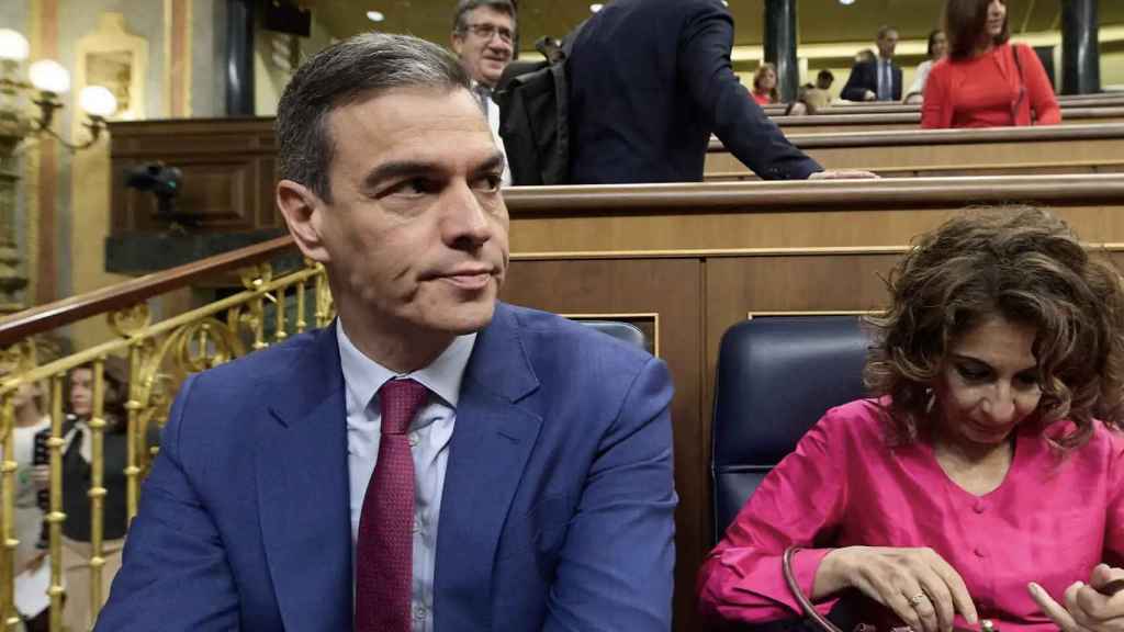Pedro Sánchez, con corbata burdeos y rostro serio, en el Congreso de los Diputados el pasado miércoles 24 de abril.