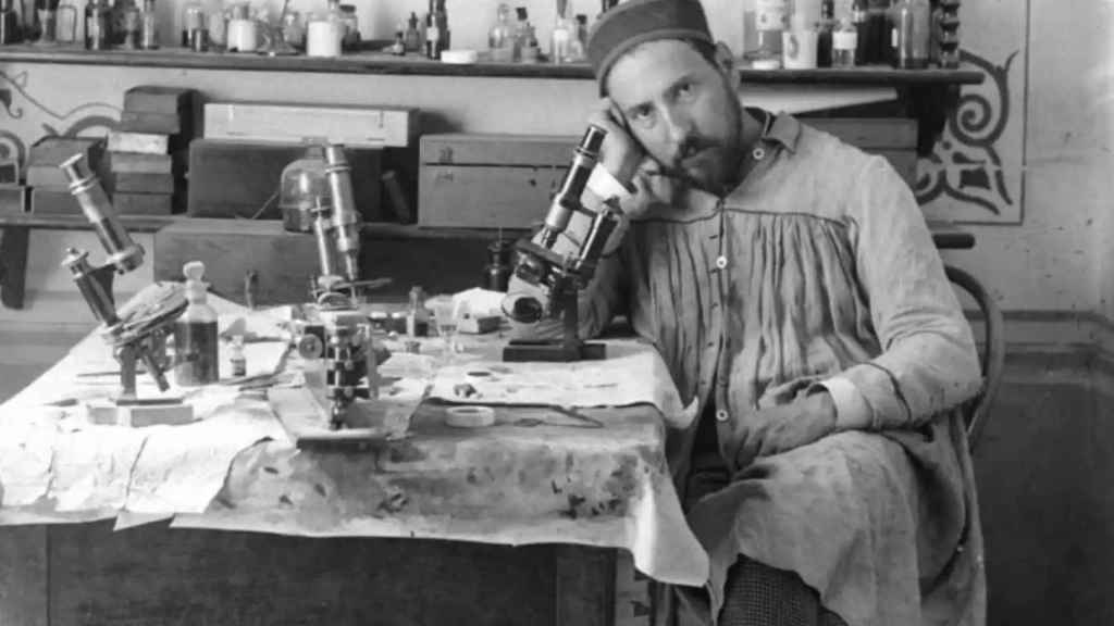 Un joven Ramón y Cajal en su laboratorio.