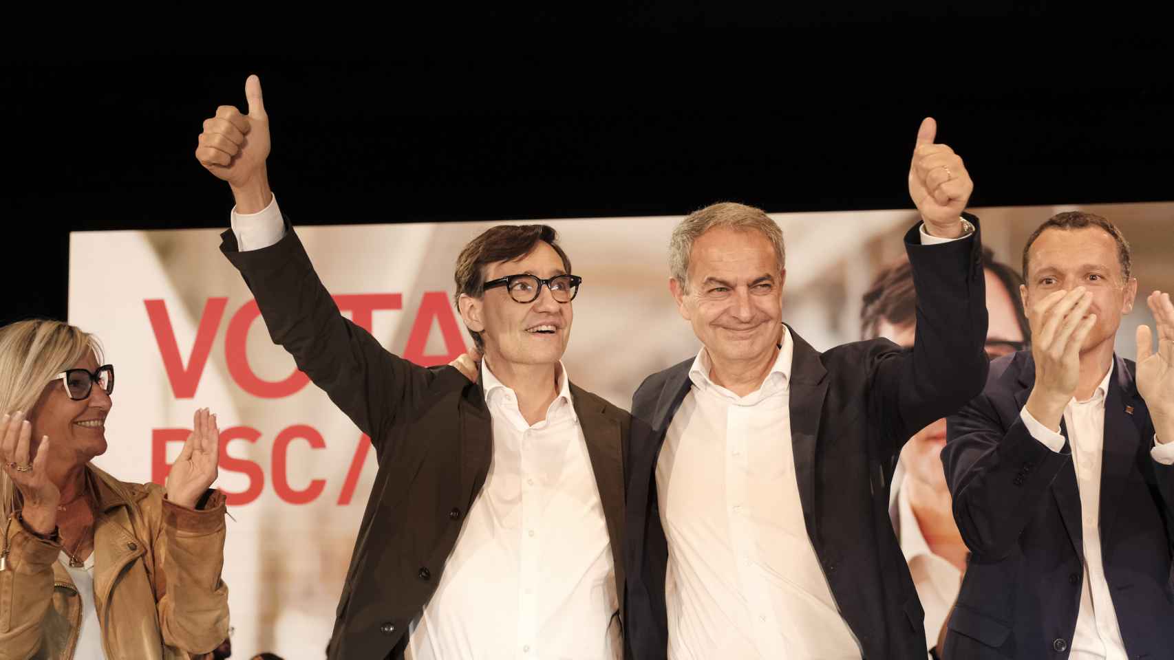 El expresidente José Luis Rodríguez Zapatero, este viernes en un mitin del PSC celebrado en Lérida, junto al candidato a la Presidencia de la Generalitat Salvador Illa.