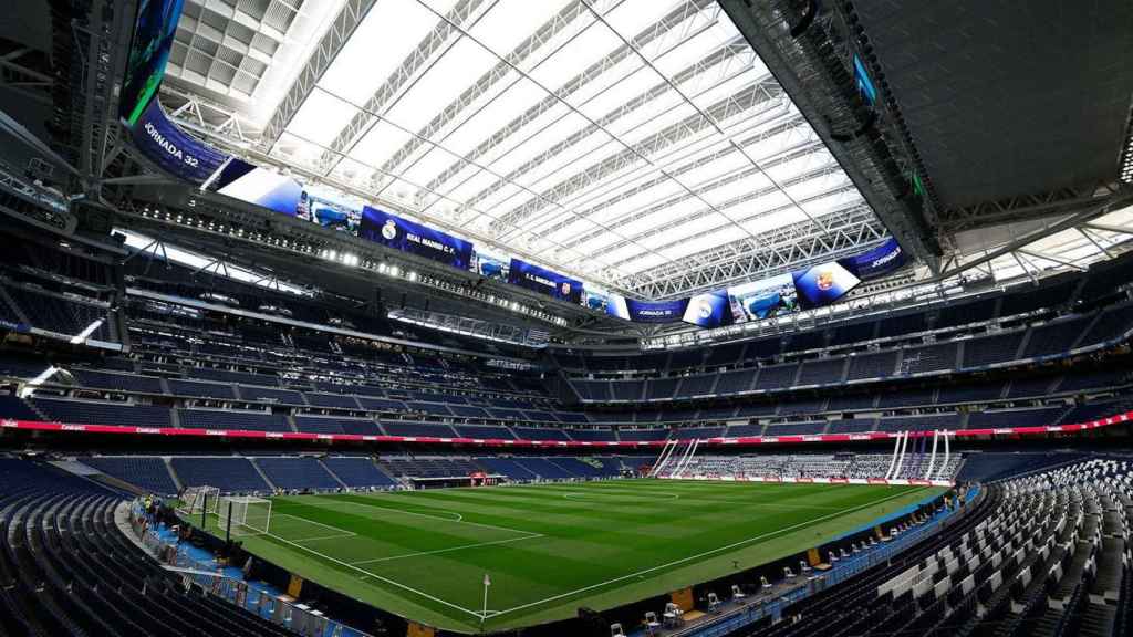 Interior del Santiago Bernabéu con el videomarcador 360º encendido