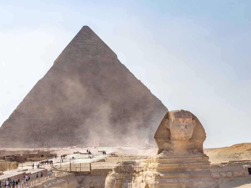 La Gran Pirámide de Giza y la esfinge.
