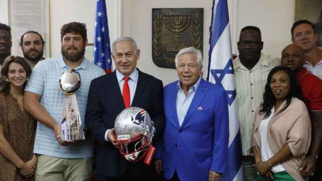 El propietario de New England Patriots, Robert Kraft, junto al presidente de Israel, Benjamin Netanyahu.