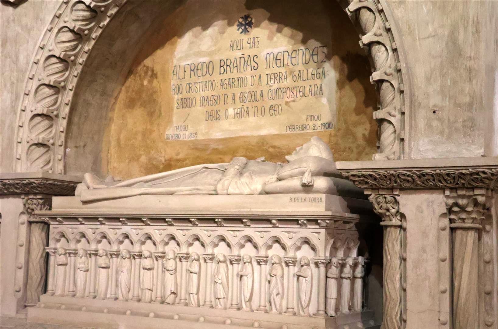 Sepulcro de Alfredo Brañas en el Panteón dos Galegos Ilustres. Foto: Parlamento de Galicia