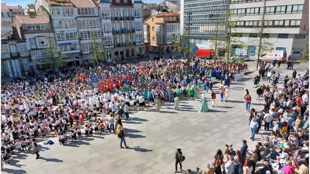 La última edición, en abril de 2023, congregó a multitud de escolares en plaza de Armas para bailar juntos un ‘minué’