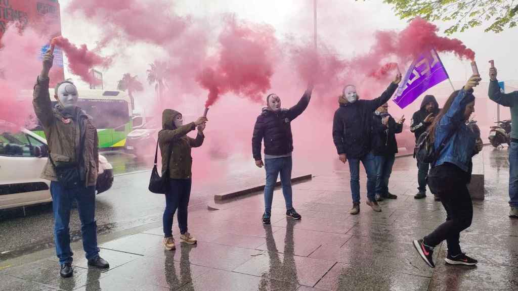 Concentración de CCOO y UGT en Vigo para denunciar la alta siniestralidad laboral.