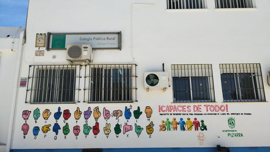 Exterior del colegio público rural Mariana Pineda