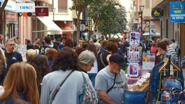 Numeroso público este sábado en la fiesta comercial de la zona Quintana de Alicante.