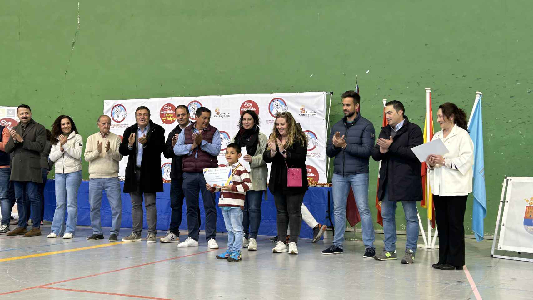 Los escolares de la provincia que han participado en los Juegos Escolares han recogido sus trofeos tras la disputa de las finales