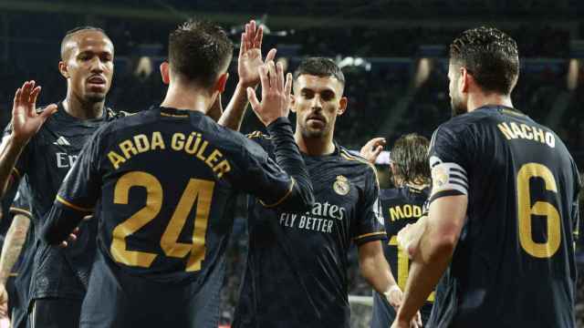 Los jugadores del Real Madrid celebran el gol de Güler frente a la Real Sociedad.