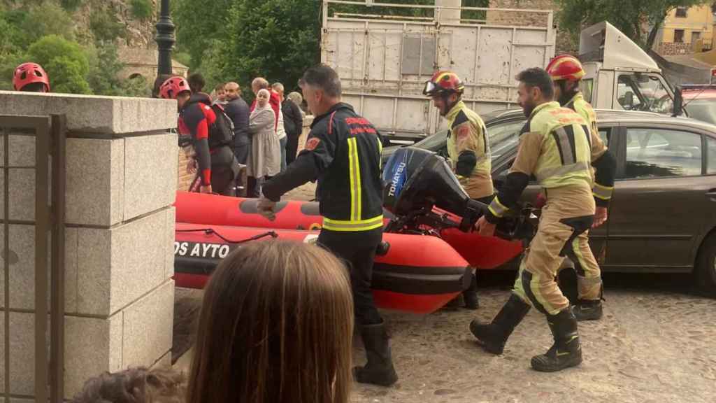 Llegada de los bomberos del Ayuntamiento de Toledo a la zona.