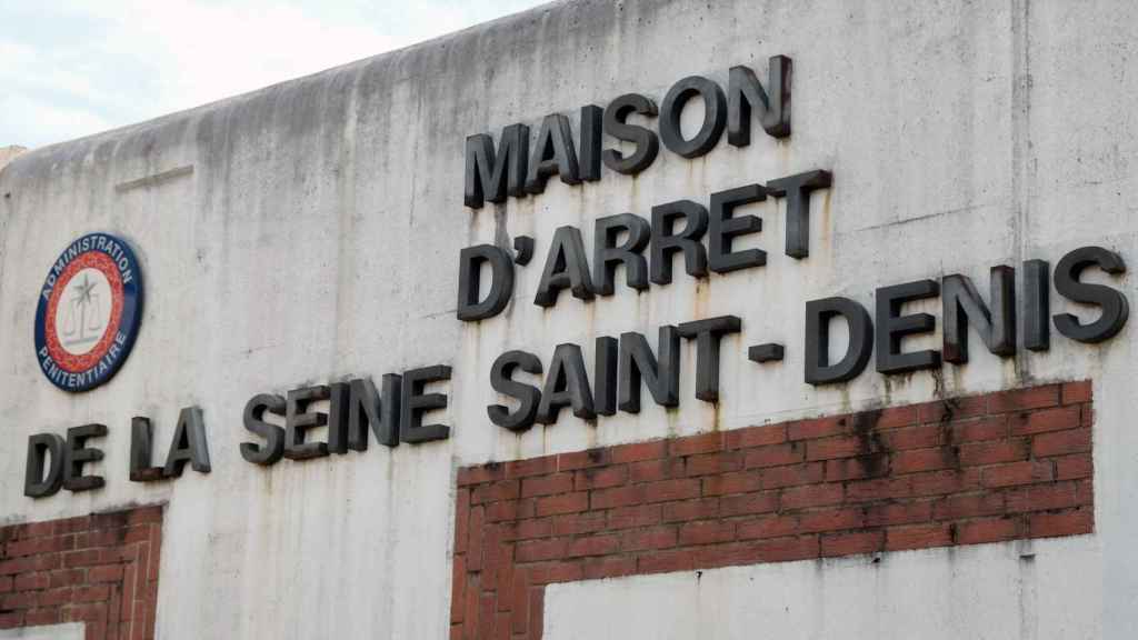 El cartel a la entrada del centro de detención de Villepinte en Seine-Saint-Denis.