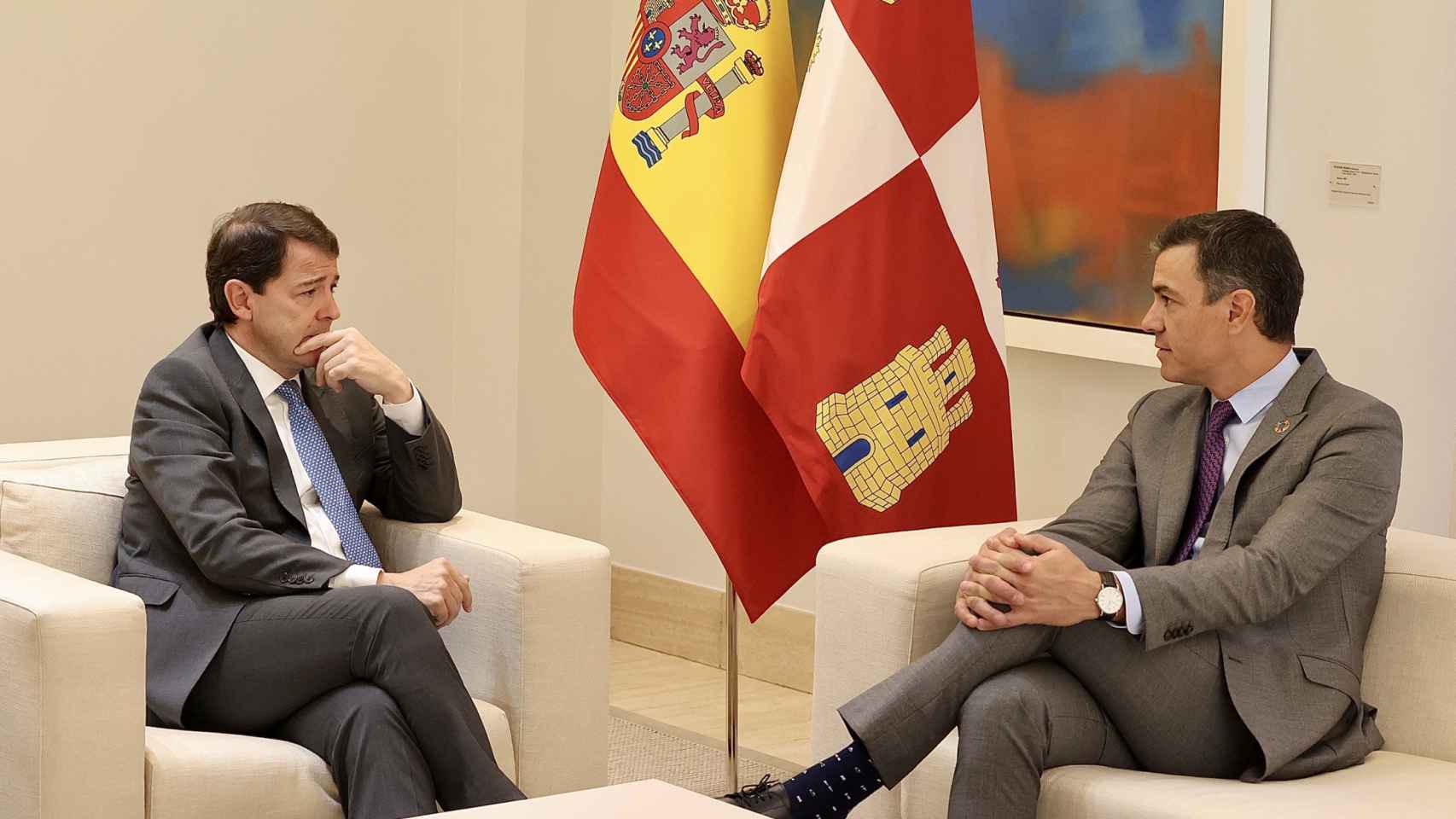 El presidente del Gobierno, Pedro Sánchez, y Mañueco en una reunión de 2022