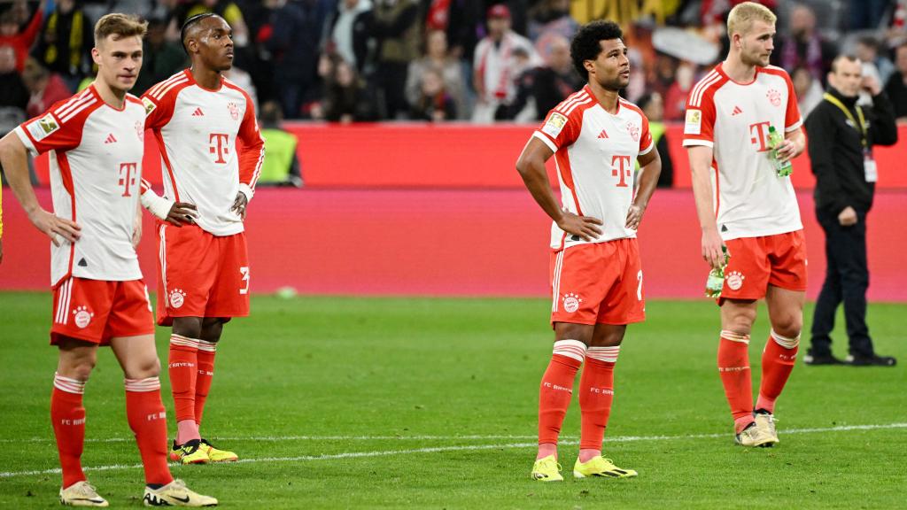 Los jugadores del Bayern, cabizbajos tras una derrota.