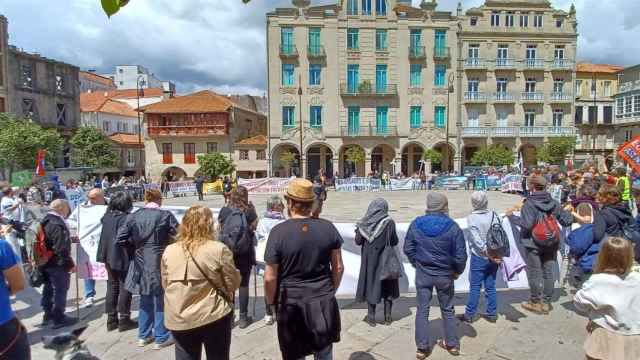 Un centenar de colectivos de toda Galicia se manifiestan en Pontevedra contra la depredación energética