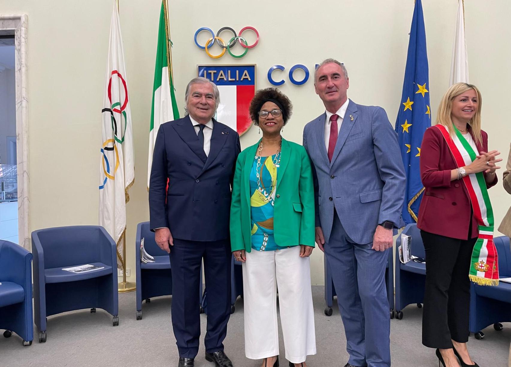 El alcalde de Segovia en Roma recibiendo el distintivo de Ciudad Europea del Deporte 20253