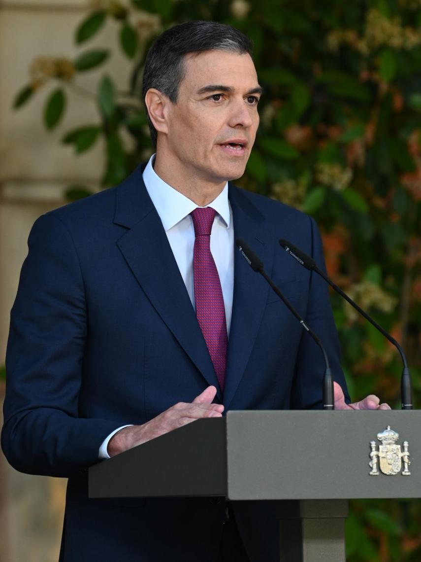 El presidente del Gobierno en la mañana de este lunes, 29 de abril, en el Palacio de la Moncloa.