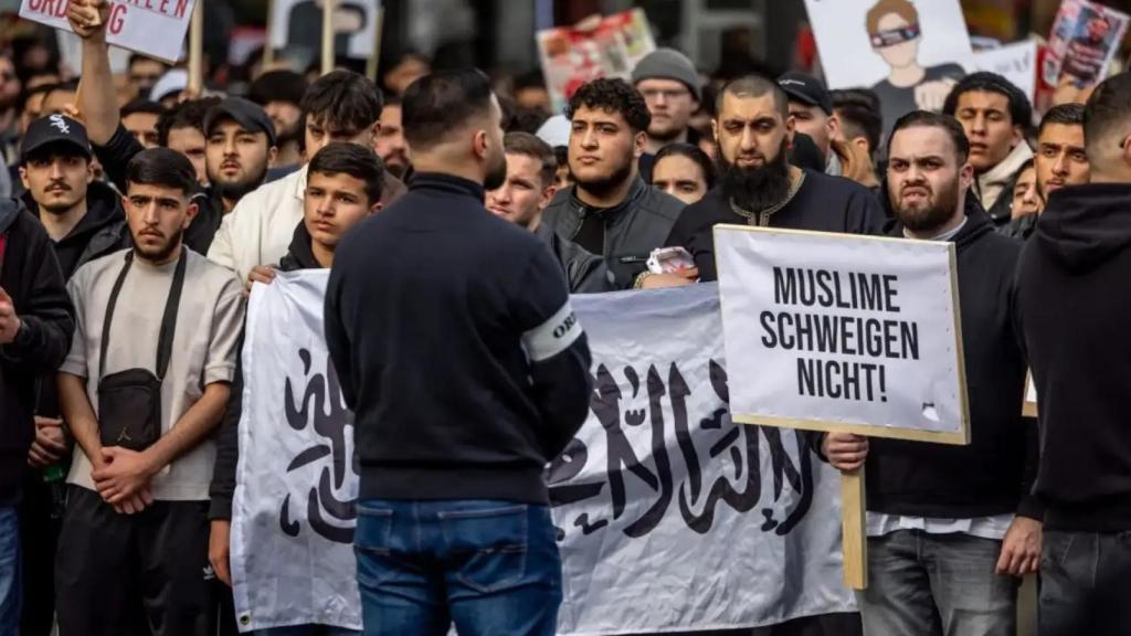 Varios manifestantes, el pasado sábado en Hamburgo.