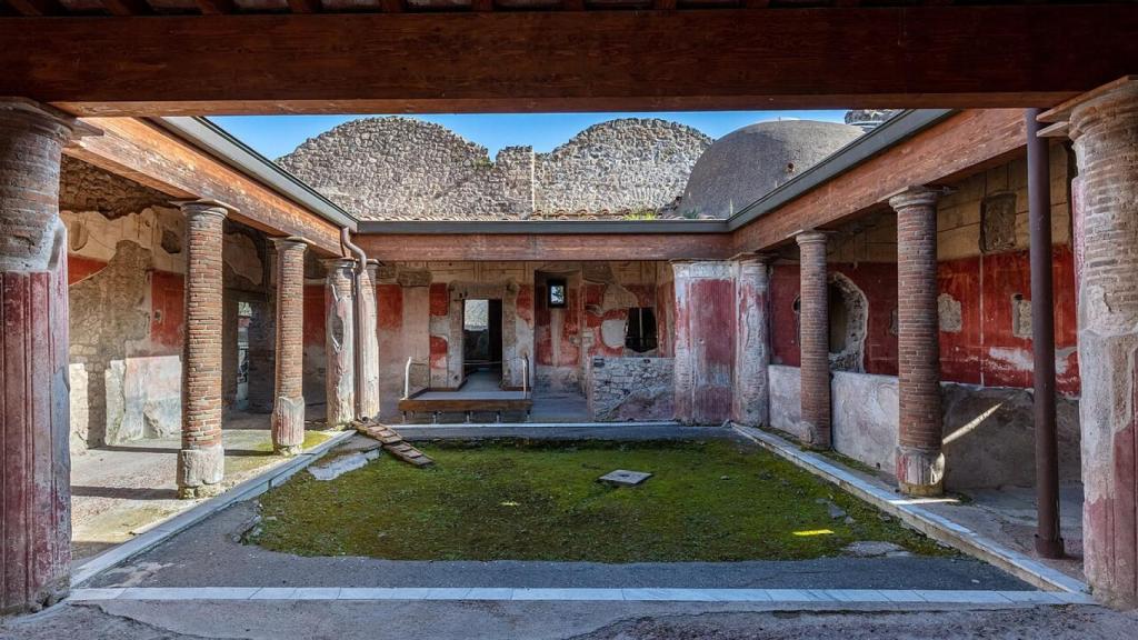 Entrada a la casa de Julia Félix en Pompeya.