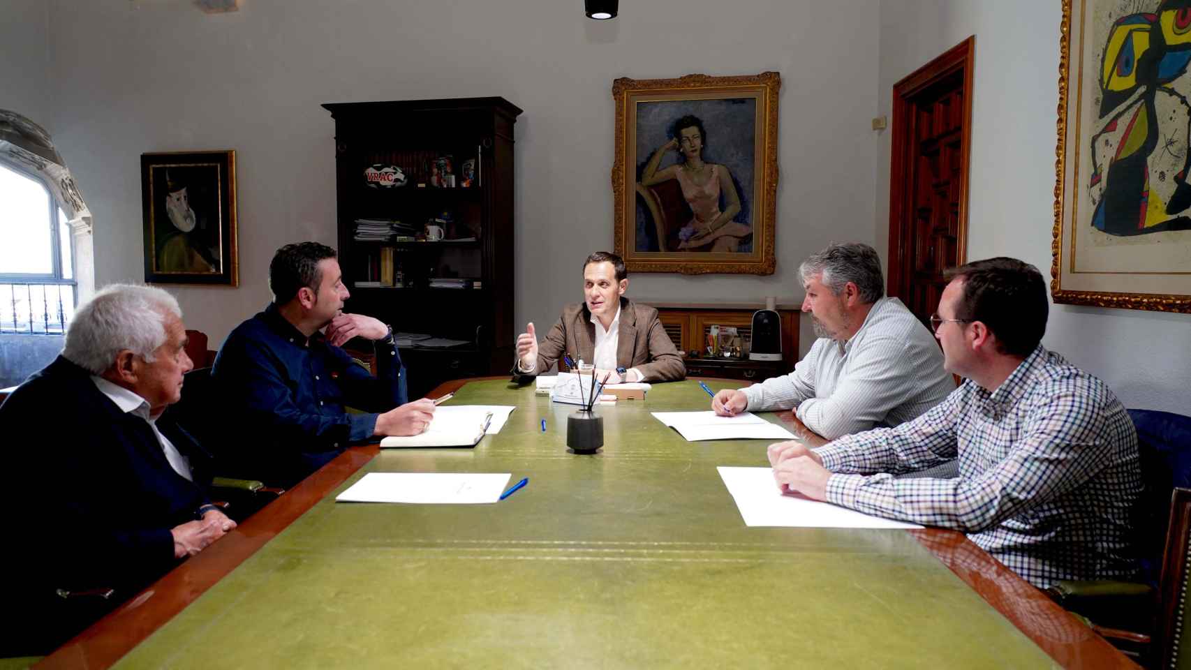 Reunión de los alcaldes con el presidente de la Diputación de Valladolid, Conrado Íscar