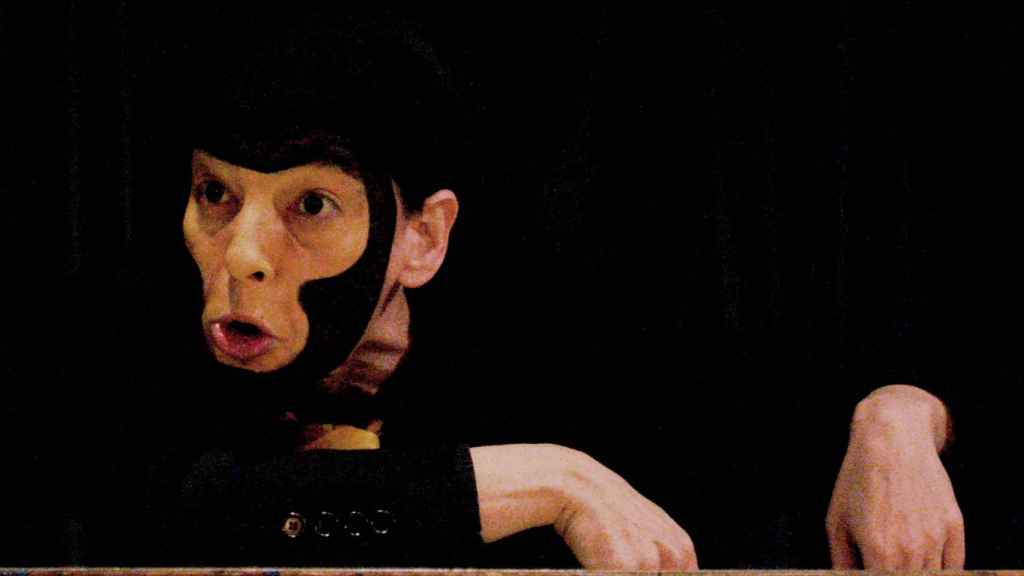 Ruth Castronuovo interpreta a Peter el Rojo en 'El mono' (2005), obra teatral inspirada en el cuento de Kafka 'Informe para una academia' y dirigida por Julio Castronuovo