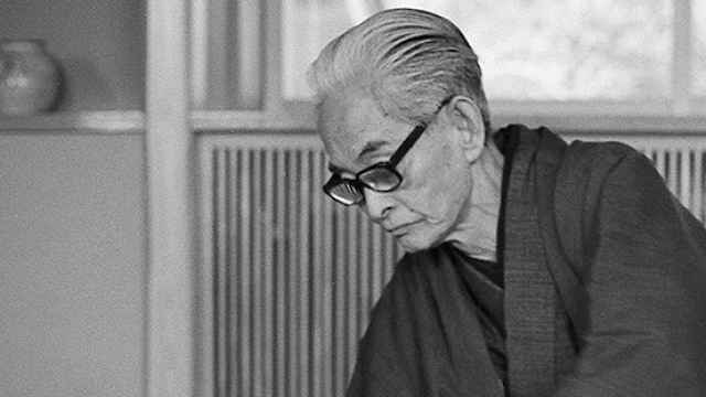 El escritor japonés Yasunari Kawabata