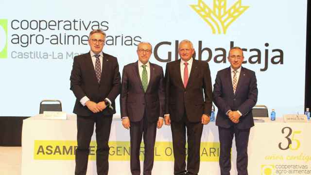 Firma del convenio entre Globalcaja y Cooperativas Agro-alimentarias.