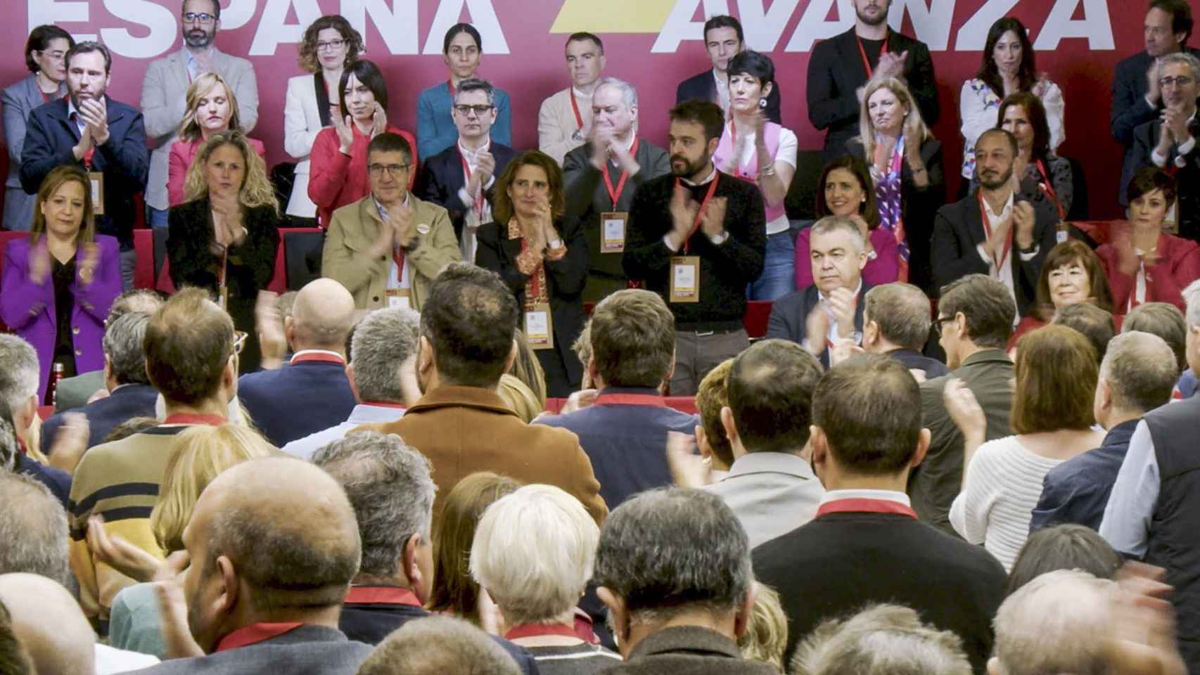 Gobierno y PSOE aplauden que Sánchez siga:  Ganan la democracia y la dignidad. Es un valiente 