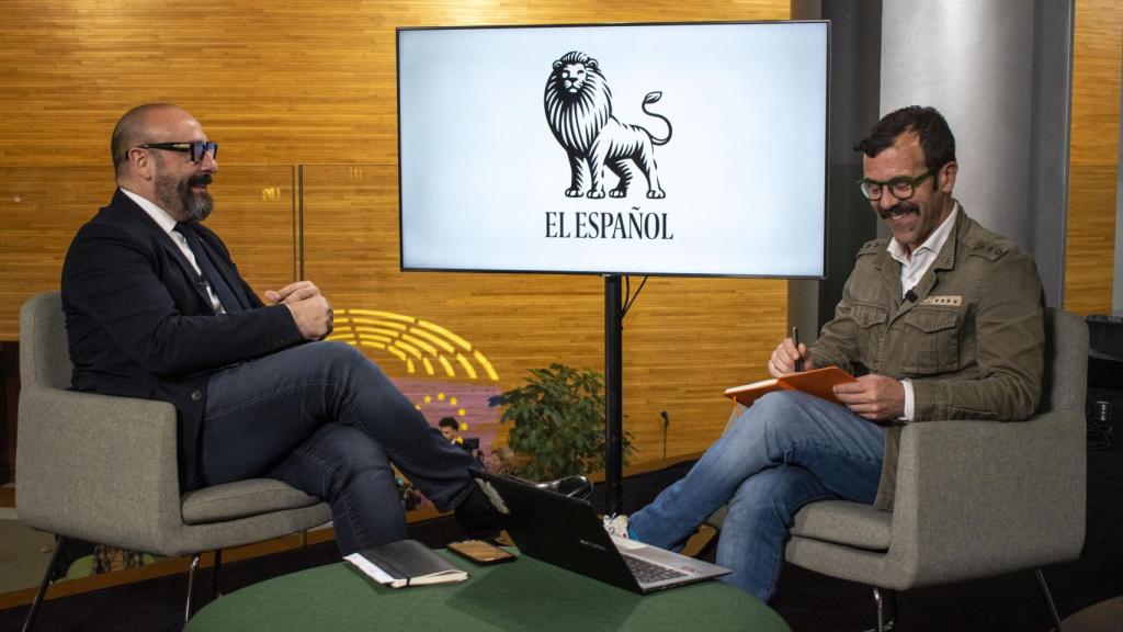 Jordi Cañas apuesta con el periodista Alberto D. Prieto a que Carles Puigdemont no regresa por las prejudiciales contra la amnistía ante el TJUE.
